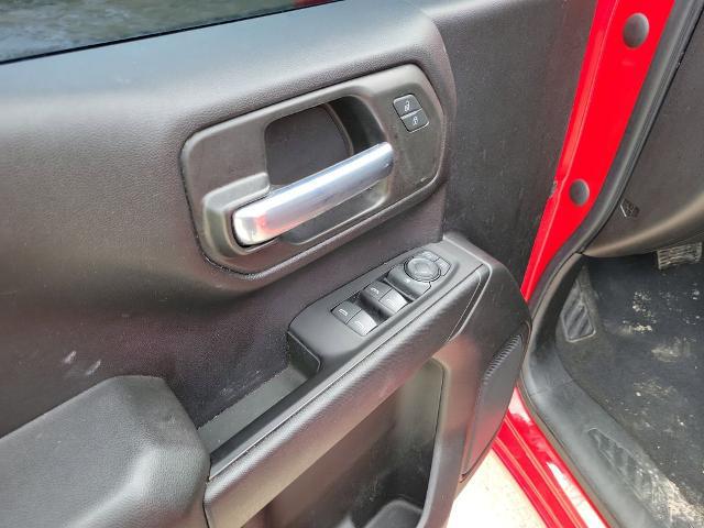 2022 Chevrolet Silverado 1500 4WD Crew Cab Short Bed Custom