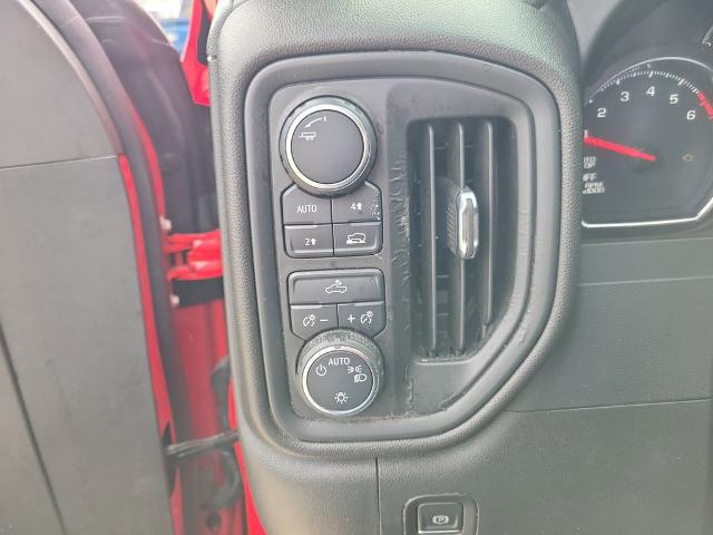 2022 Chevrolet Silverado 1500 4WD Crew Cab Short Bed Custom