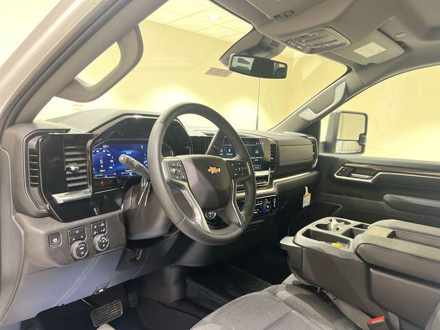 2025 Chevrolet Silverado 3500HD 4WD Crew Cab Long Bed LT