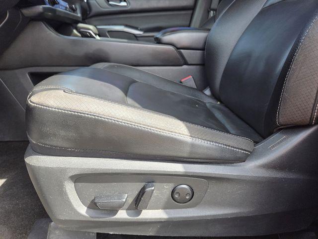 2024 Nissan Pathfinder SL FWD