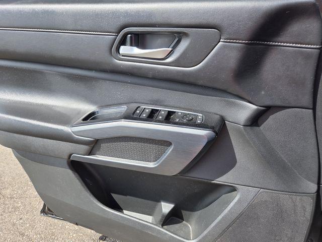 2024 Nissan Pathfinder SL FWD