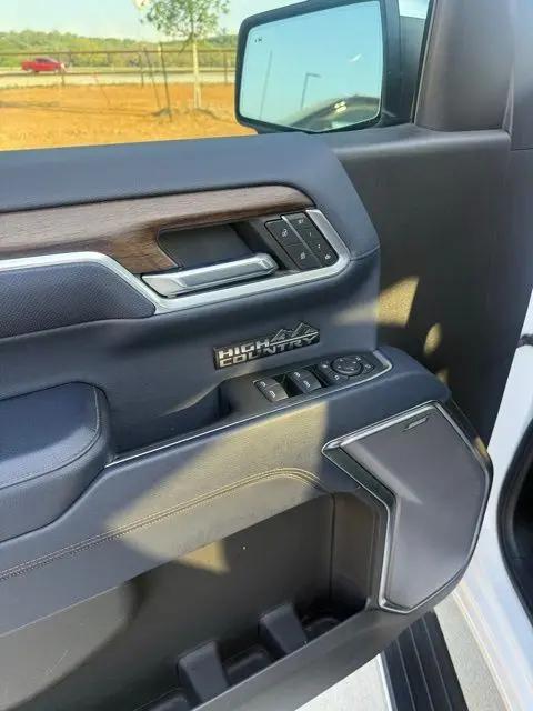 2022 Chevrolet Silverado 1500 4WD Crew Cab Standard Bed High Country