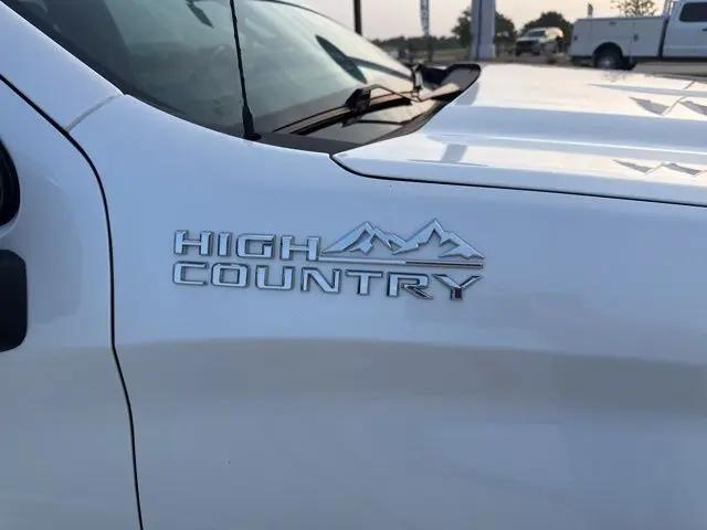 2022 Chevrolet Silverado 1500 4WD Crew Cab Standard Bed High Country
