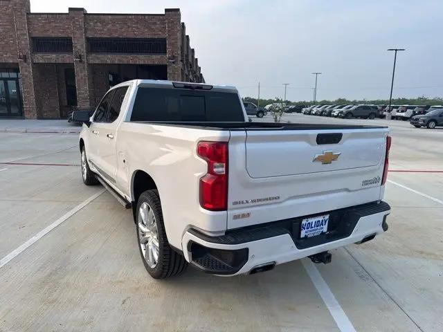 2022 Chevrolet Silverado 1500 4WD Crew Cab Standard Bed High Country