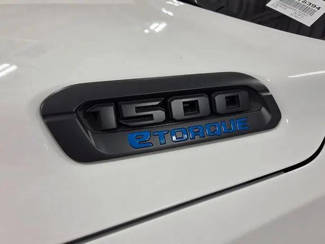 2026 Ram 1500 Express Crew Cab 4x2 5'7" Box