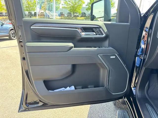 2026 Chevrolet Silverado 2500HD Crew Cab, Standard Bed, LTZ, 4WD
