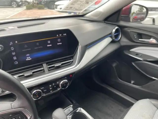 2025 Chevrolet Trax FWD LT