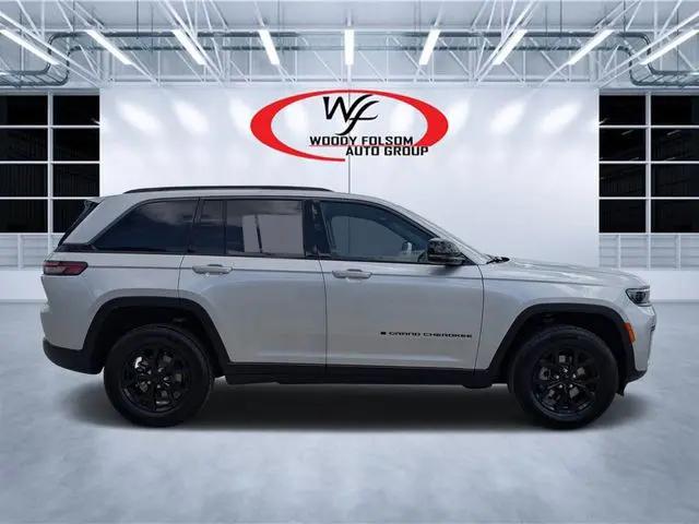 2026 Jeep Grand Cherokee Altitude 4x2