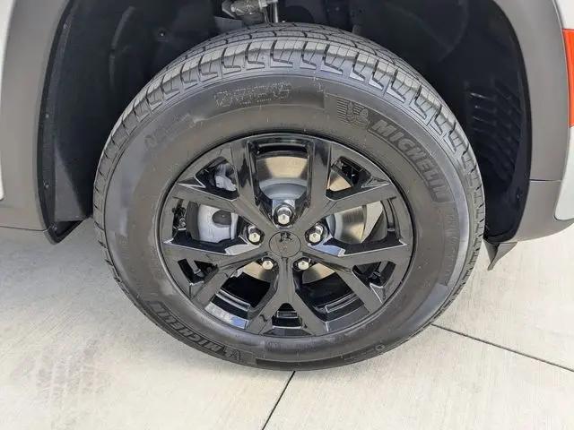 2026 Jeep Grand Cherokee Altitude 4x2