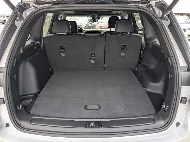 2026 Jeep Grand Cherokee Altitude 4x2
