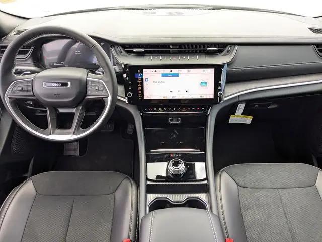 2026 Jeep Grand Cherokee Altitude 4x2