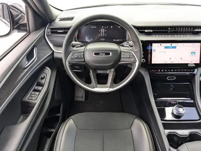 2026 Jeep Grand Cherokee Altitude 4x2
