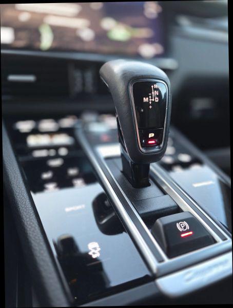 2023 Porsche Cayenne Platinum Edition