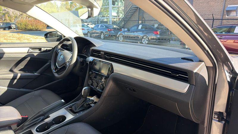 2022 Volkswagen Passat 2.0T SE