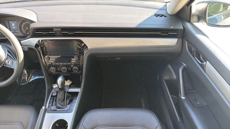 2022 Volkswagen Passat 2.0T SE