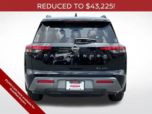 2026 Nissan Pathfinder SL