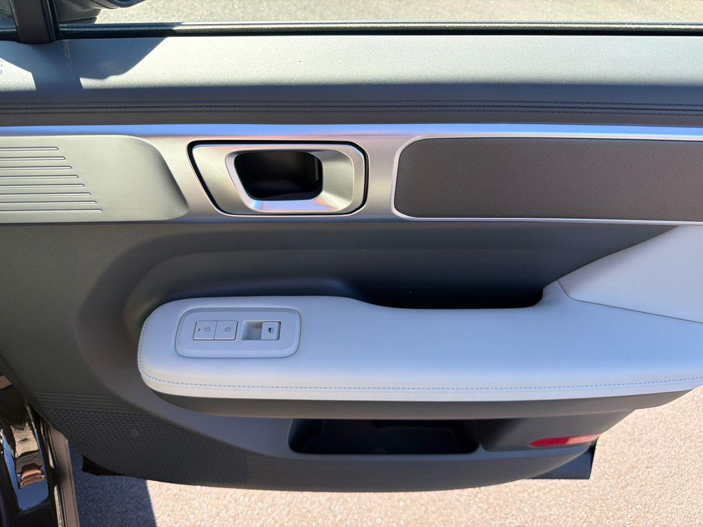 New 2026 Green HYUNDAI SEL FWD image 15