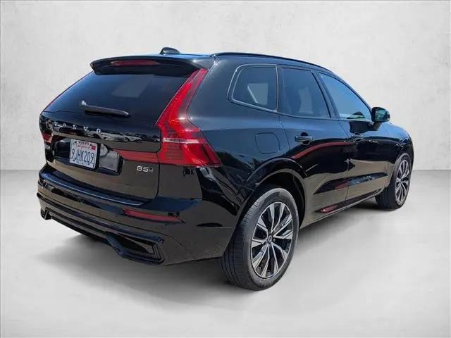 2024 Volvo XC60 B5 Core Dark Theme