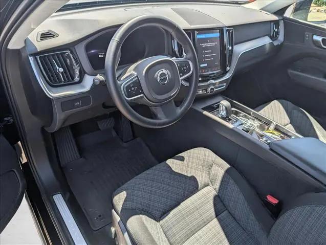 2024 Volvo XC60 B5 Core Dark Theme