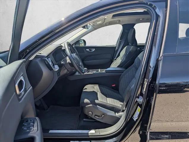 2024 Volvo XC60 B5 Core Dark Theme