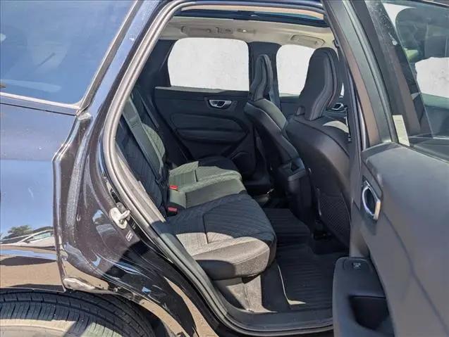 2024 Volvo XC60 B5 Core Dark Theme