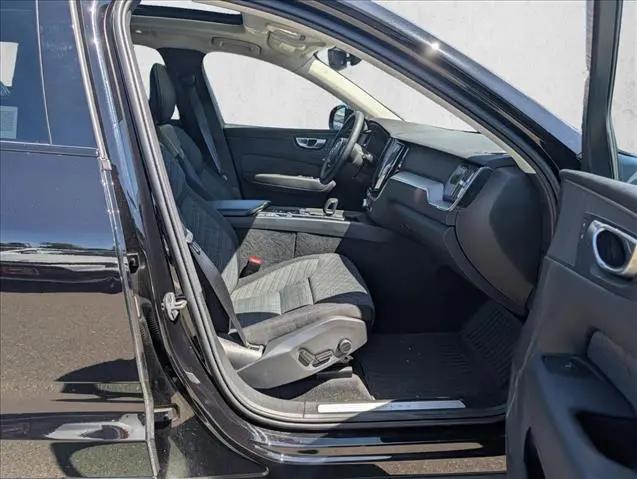 2024 Volvo XC60 B5 Core Dark Theme