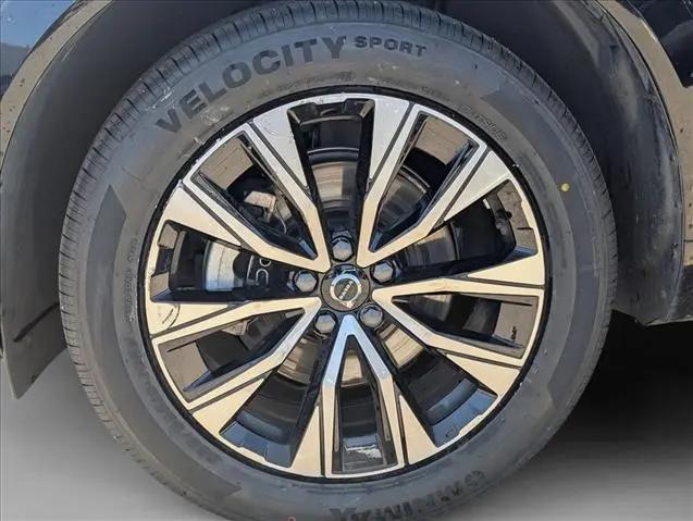 2024 Volvo XC60 B5 Core Dark Theme
