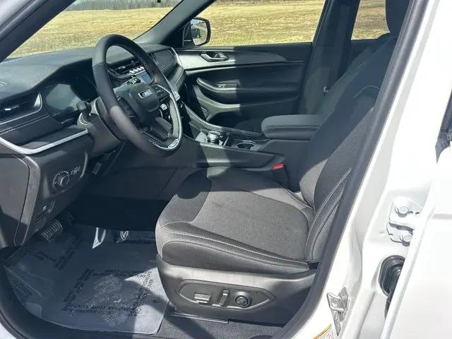 2026 Jeep Grand Cherokee Altitude 4x4