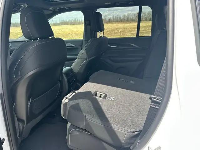 2026 Jeep Grand Cherokee Altitude 4x4