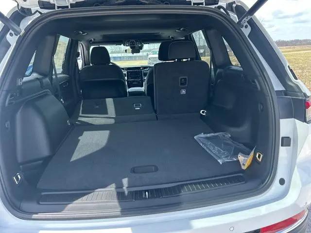 2026 Jeep Grand Cherokee Altitude 4x4