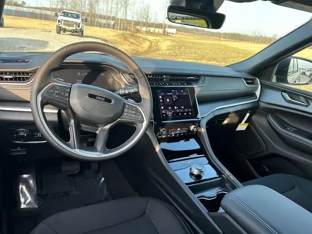 2026 Jeep Grand Cherokee Laredo 4x4