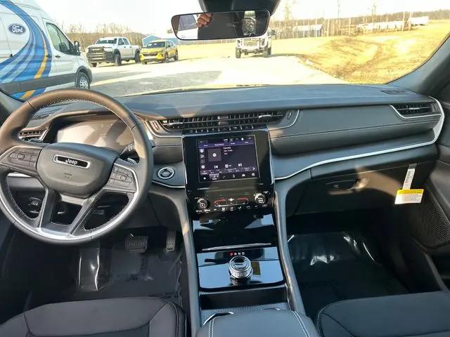 2026 Jeep Grand Cherokee Laredo 4x4