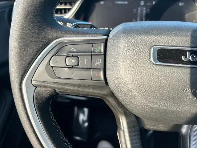 2026 Jeep Grand Cherokee Laredo 4x4