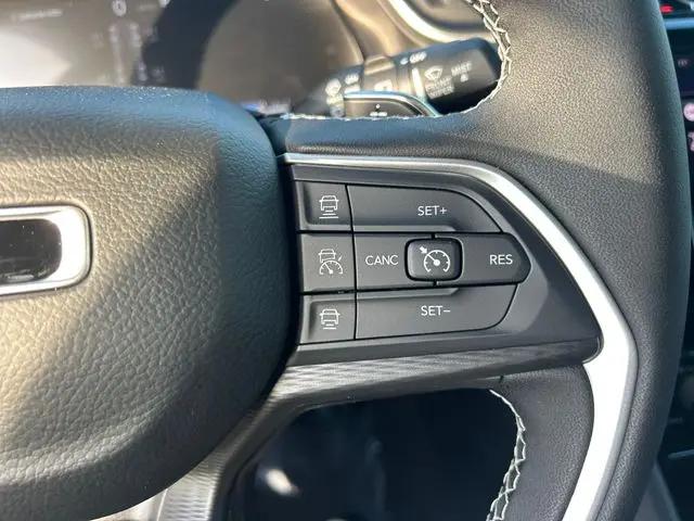 2026 Jeep Grand Cherokee Laredo 4x4