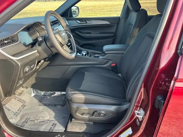 2026 Jeep Grand Cherokee Laredo 4x4