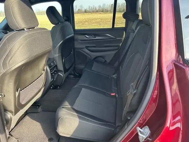 2026 Jeep Grand Cherokee Laredo 4x4