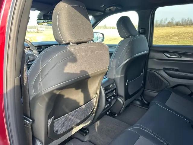 2026 Jeep Grand Cherokee Laredo 4x4