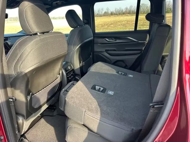 2026 Jeep Grand Cherokee Laredo 4x4