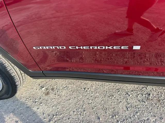 2026 Jeep Grand Cherokee Laredo 4x4