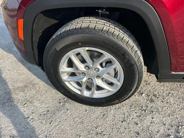2026 Jeep Grand Cherokee Laredo 4x4
