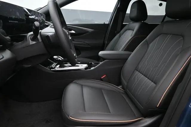 2026 Buick NV Avenir FWD