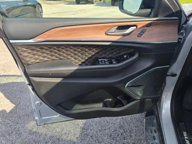 2023 Jeep Grand Cherokee Summit