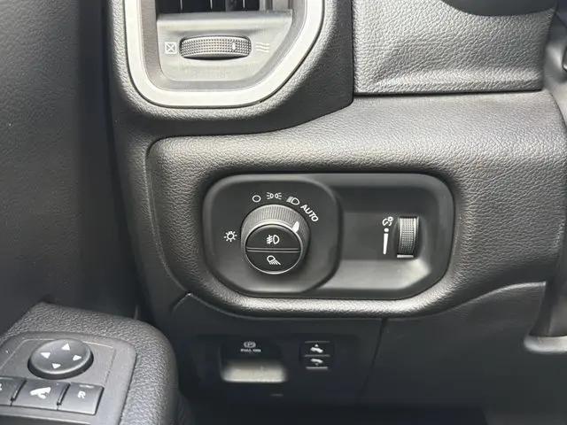 2023 Ram 1500 Big Horn Crew Cab 4x4 5'7" Box