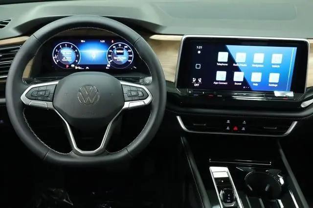 2026 Volkswagen Atlas SE with Technology