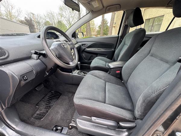 2012 Toyota Yaris Unknown