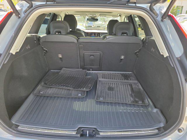 2024 Volvo XC60 B5 Plus Dark Theme