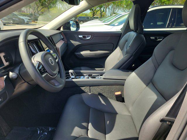 2024 Volvo XC60 B5 Plus Dark Theme