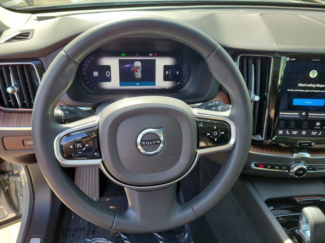 2024 Volvo XC60 B5 Plus Dark Theme