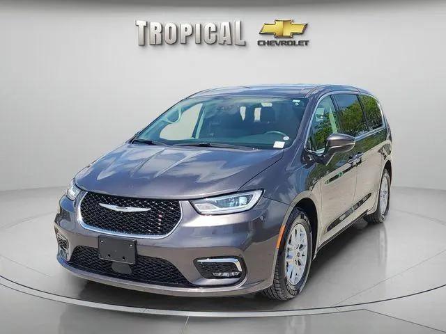 2023 Chrysler Pacifica Touring L for sale in Miami, FL