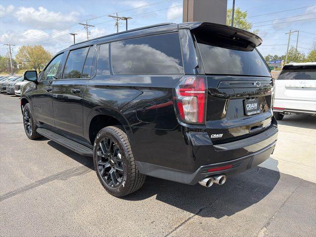 2023 Chevrolet Suburban 4WD RST